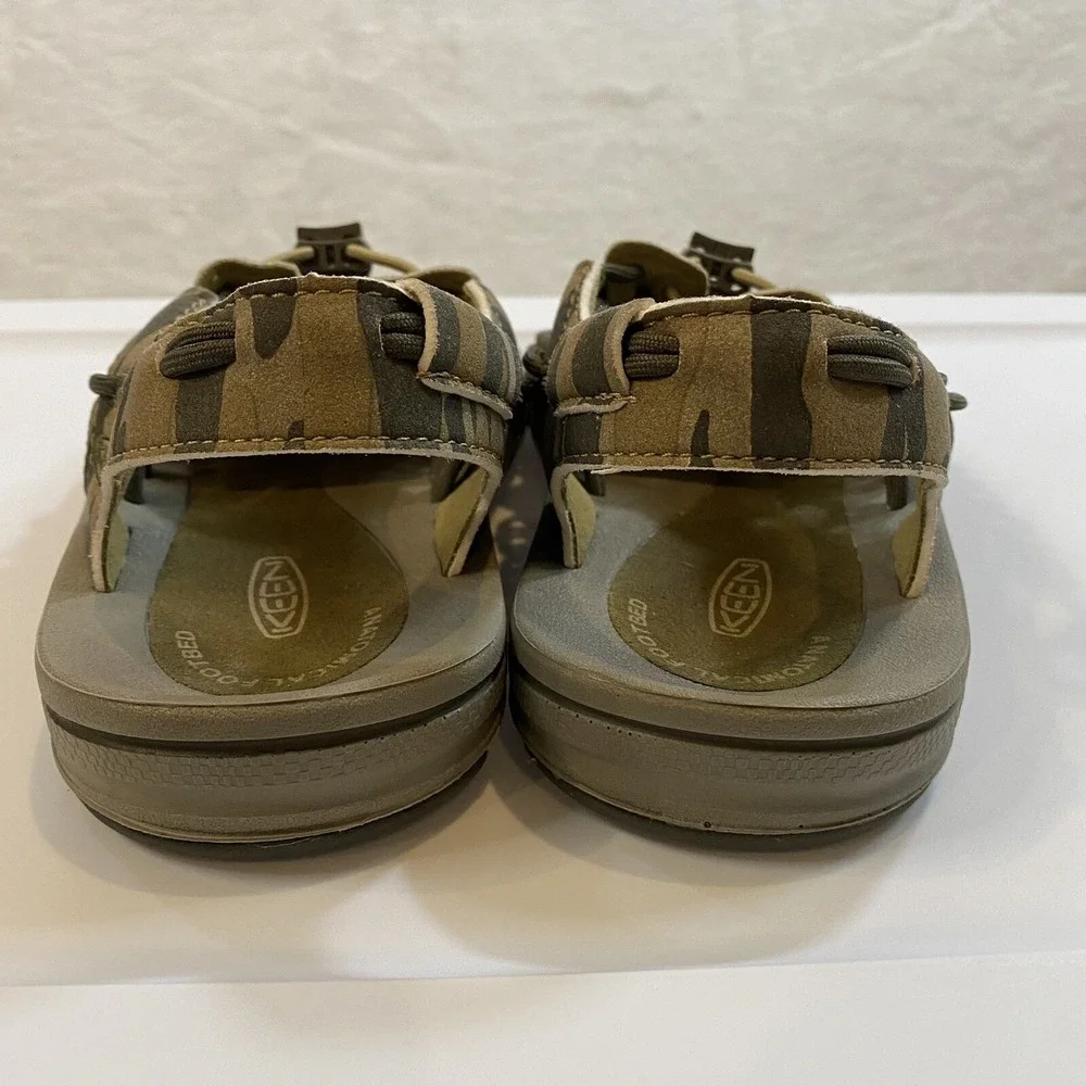 Keen‎ Men's UNEEK Leather Sandals Brown Camo Leather Sports Fisherman Sz 8